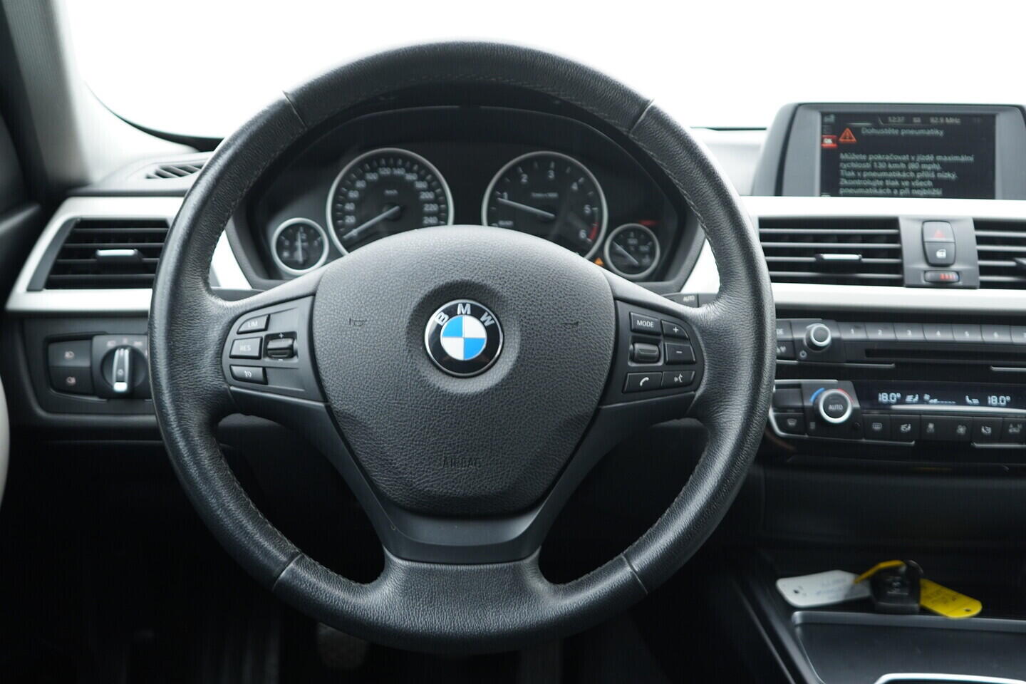 OV190V06479_26.webp_ŘADA 3 Advantage 2.0 318D 100 kW manuál