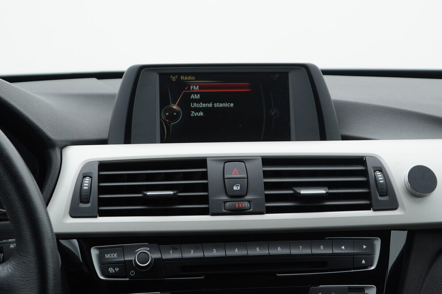 OV190V06479_28.webp_ŘADA 3 Advantage 2.0 318D 100 kW manuál