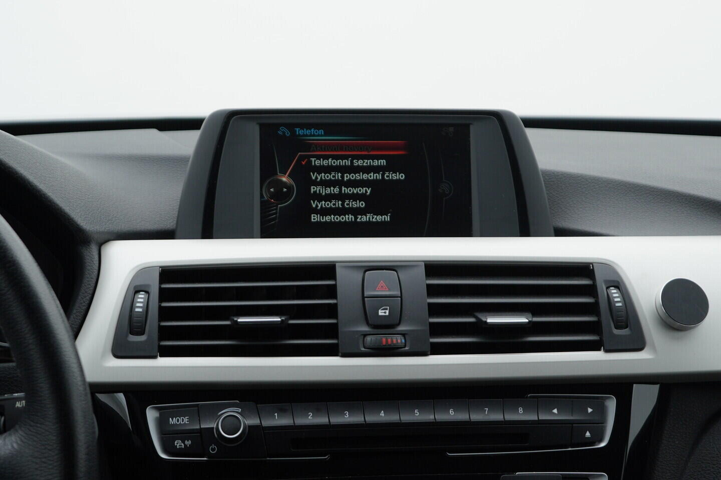 OV190V06479_29.webp_ŘADA 3 Advantage 2.0 318D 100 kW manuál