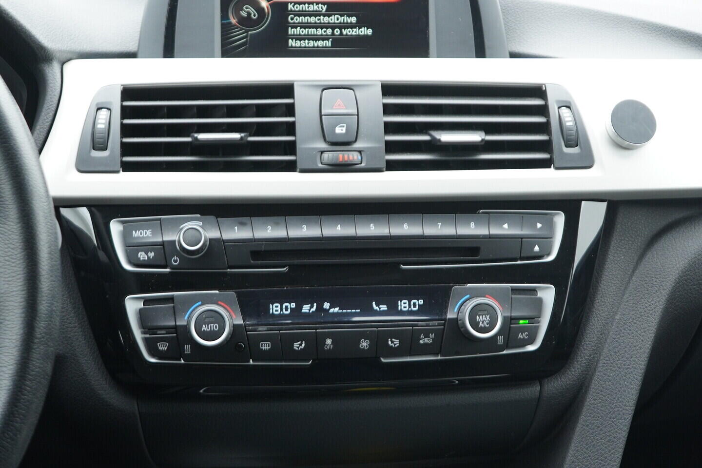 OV190V06479_31.webp_ŘADA 3 Advantage 2.0 318D 100 kW manuál