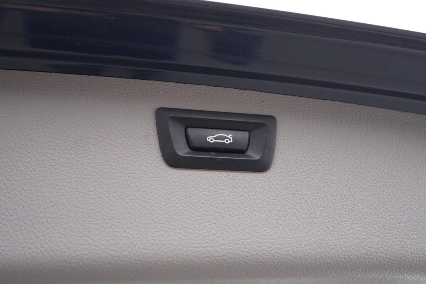 OV190V06479_37.webp_ŘADA 3 Advantage 2.0 318D 100 kW manuál