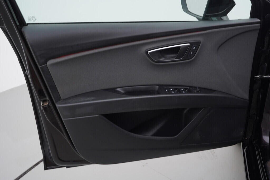 OV190V06490_19.webp_LEON Xcelence 1.9 TDI 110 kW automat
