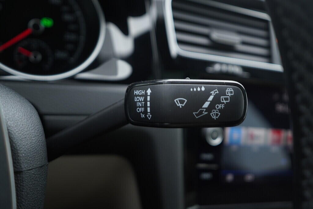 OV190V06493_24.webp_GOLF VARIANT Highline 2.0 TDI 110 kW automat