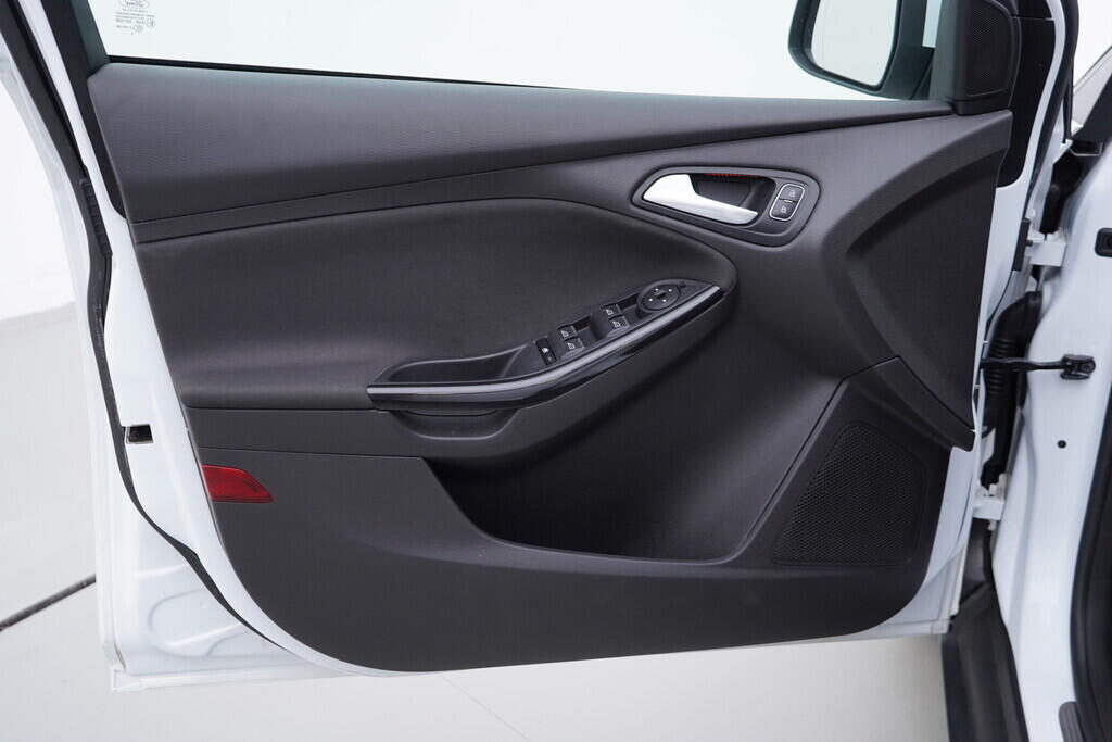 OV190V06558_19.webp_FOCUS Titanium 1.0  92 kW manuál