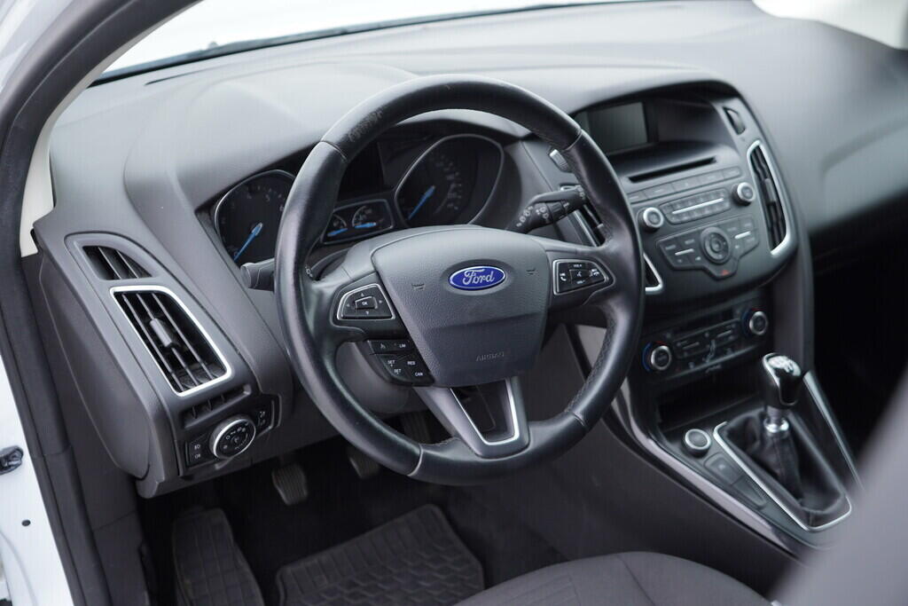 OV190V06558_21.webp_FOCUS Titanium 1.0  92 kW manuál