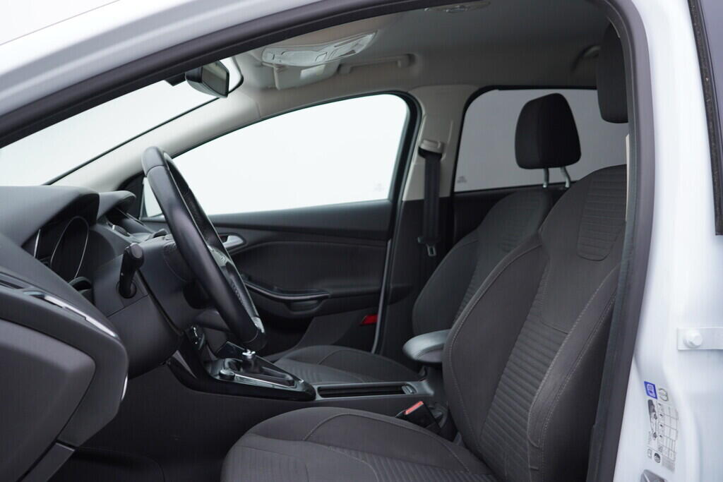 OV190V06558_22.webp_FOCUS Titanium 1.0  92 kW manuál