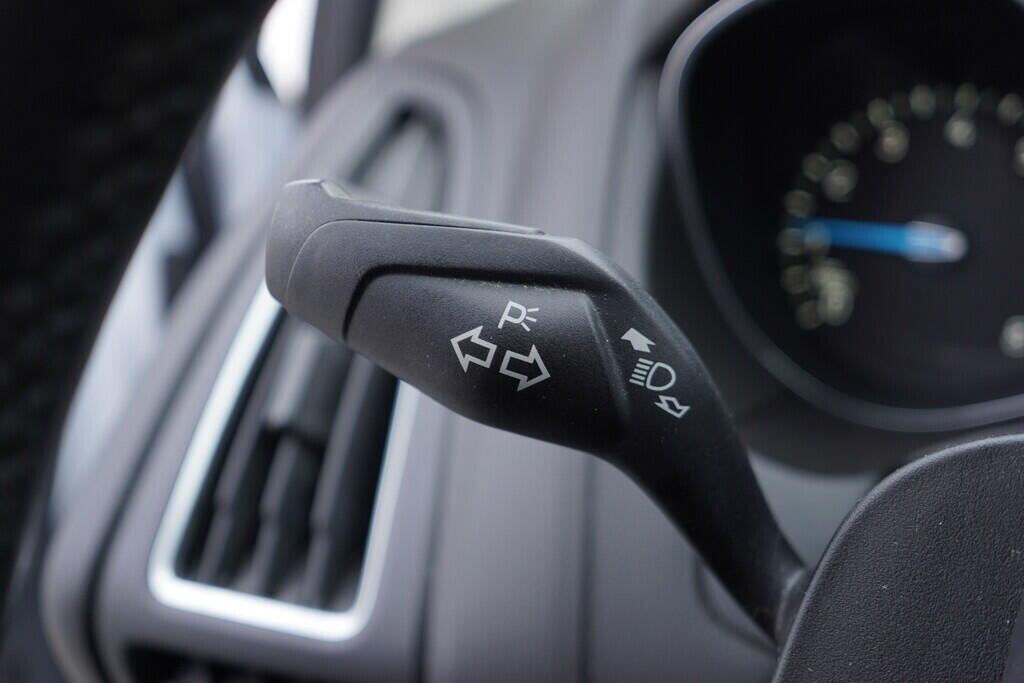 OV190V06558_23.webp_FOCUS Titanium 1.0  92 kW manuál