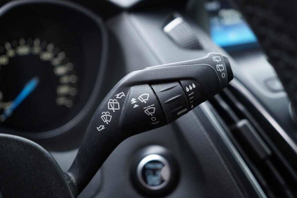 OV190V06558_24.webp_FOCUS Titanium 1.0  92 kW manuál