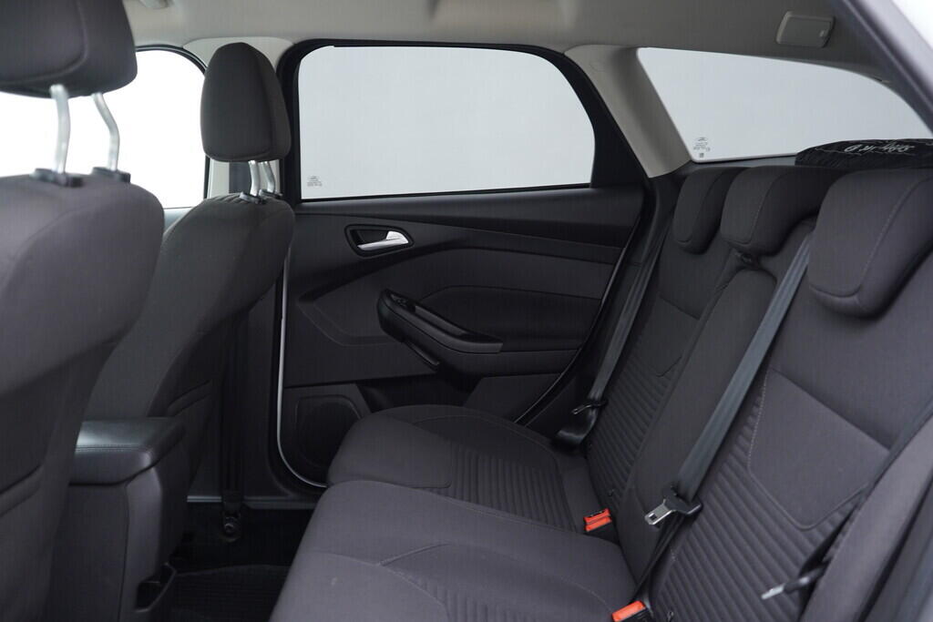 OV190V06558_32.webp_FOCUS Titanium 1.0  92 kW manuál