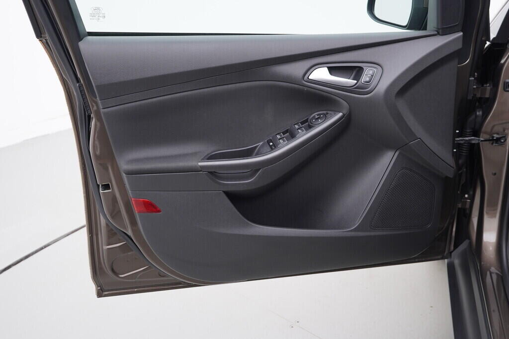 OV190V06561_19.webp_FOCUS Business 1.5 TDCi 70 kW manuál