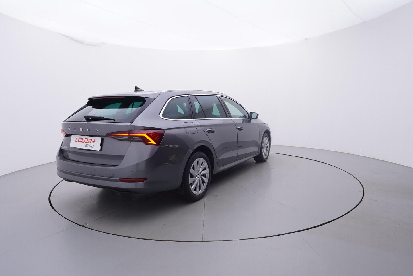 OV190V06736_10.webp_OCTAVIA Style 2.0 TDI 110 kW automat, DPH