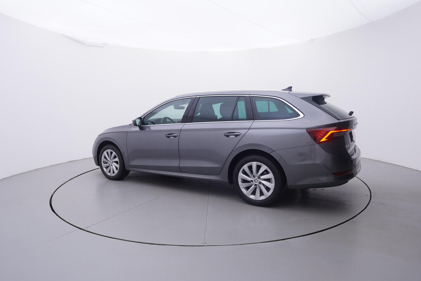 OV190V06736_16.webp_OCTAVIA Style 2.0 TDI 110 kW automat, DPH