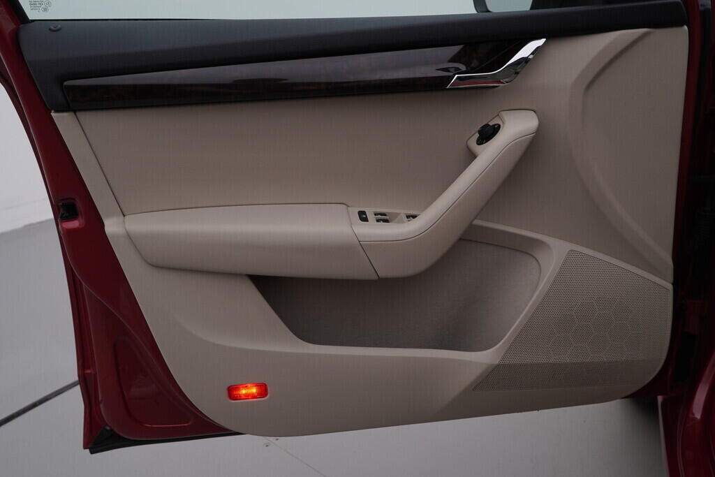 OV190V06786_19.webp_OCTAVIA Style Extra 1.6 TDI 81 kW automat
