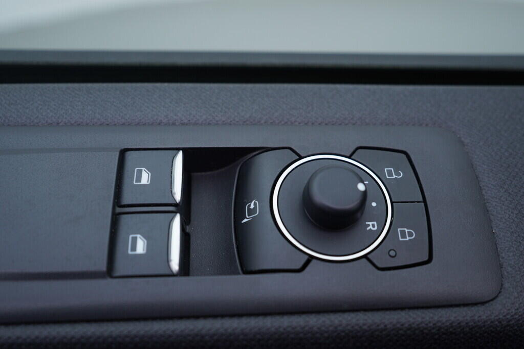 OV190V06790_20.webp_TOURNEO CUSTOM Titanium L2 2.0 EcoBlue 110 kW manuál, DPH