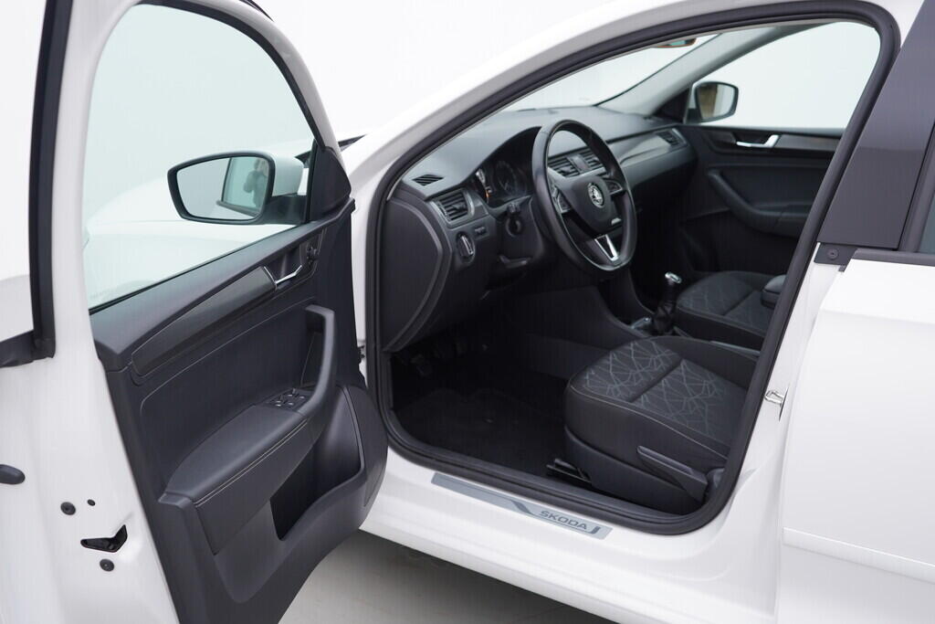 OV190V06852_18.webp_RAPID SPACEBACK Ambition 1.0 TSI 70 kW manuál