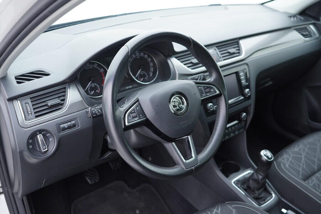 OV190V06852_22.webp_RAPID SPACEBACK Ambition 1.0 TSI 70 kW manuál