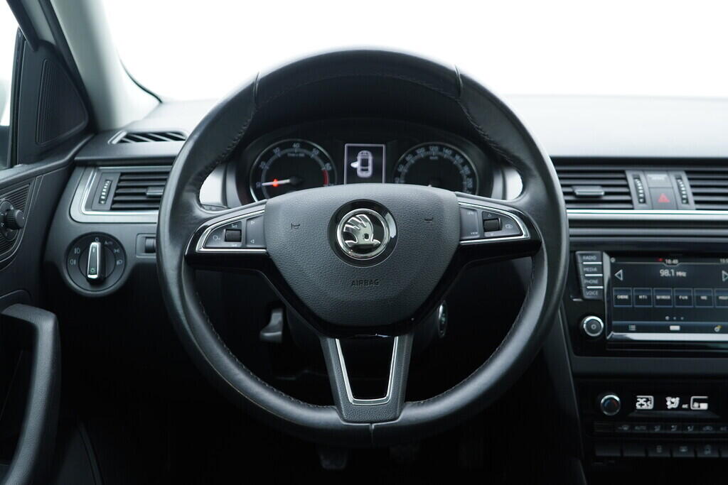 OV190V06852_27.webp_RAPID SPACEBACK Ambition 1.0 TSI 70 kW manuál