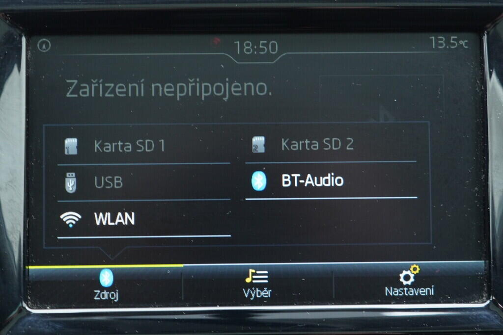 OV190V06852_30.webp_RAPID SPACEBACK Ambition 1.0 TSI 70 kW manuál