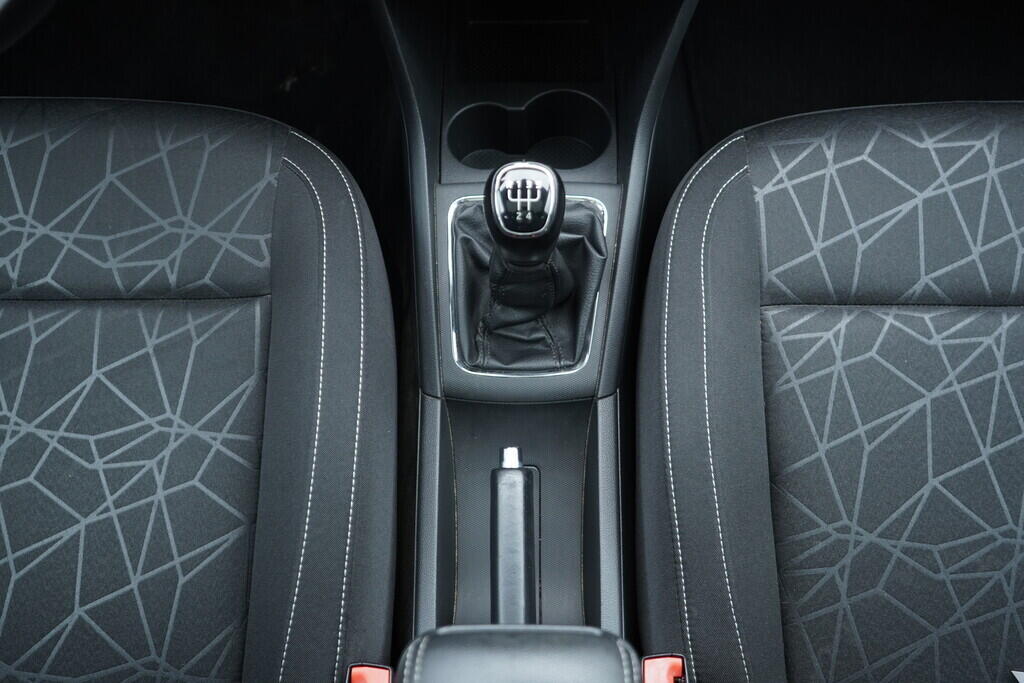 OV190V06852_32.webp_RAPID SPACEBACK Ambition 1.0 TSI 70 kW manuál