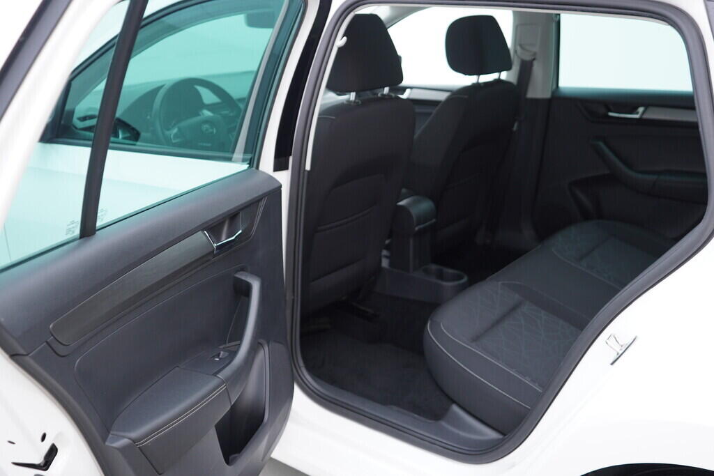 OV190V06852_33.webp_RAPID SPACEBACK Ambition 1.0 TSI 70 kW manuál