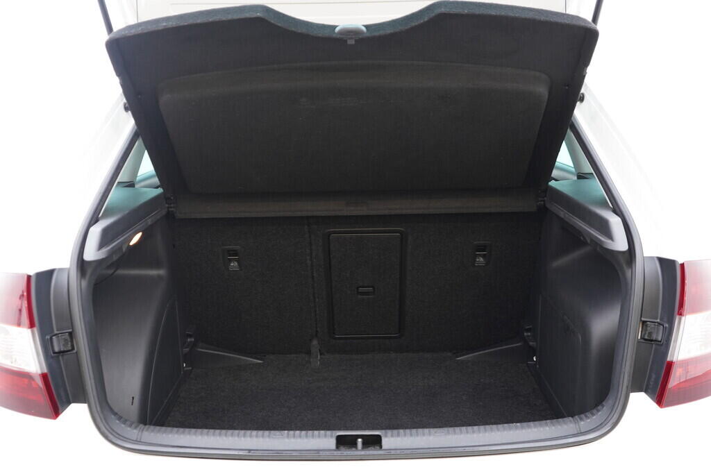 OV190V06852_35.webp_RAPID SPACEBACK Ambition 1.0 TSI 70 kW manuál