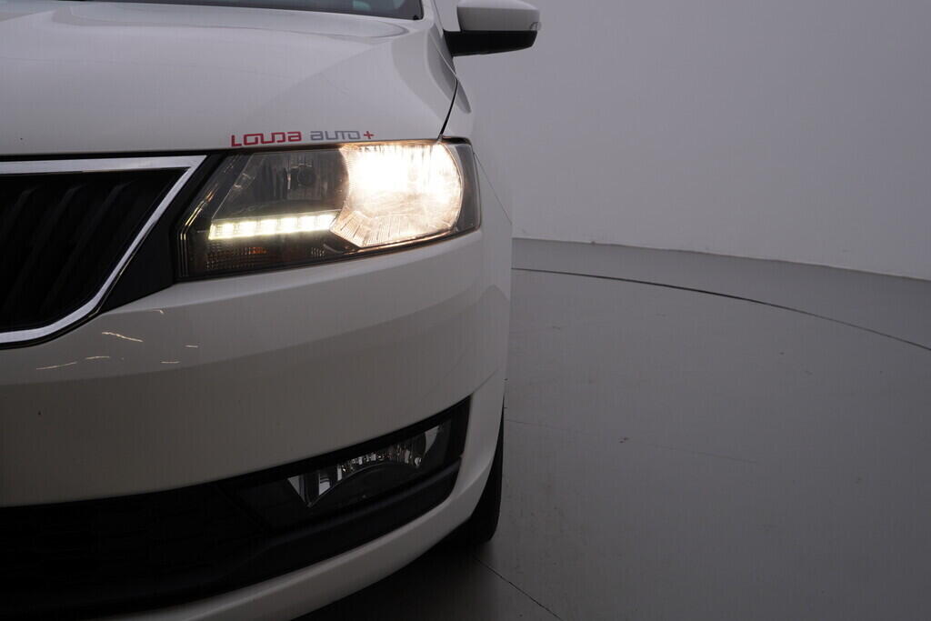 OV190V06852_40.webp_RAPID SPACEBACK Ambition 1.0 TSI 70 kW manuál