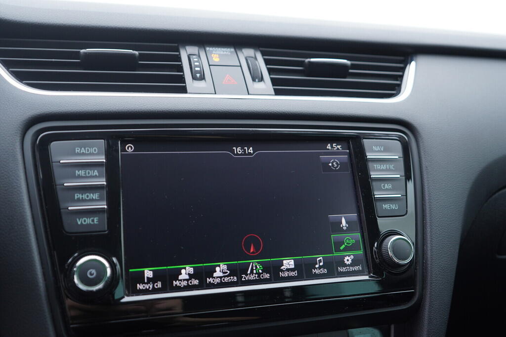 OV190V06877_31.webp_OCTAVIA Style Plus 2.0 TDI 110 kW automat