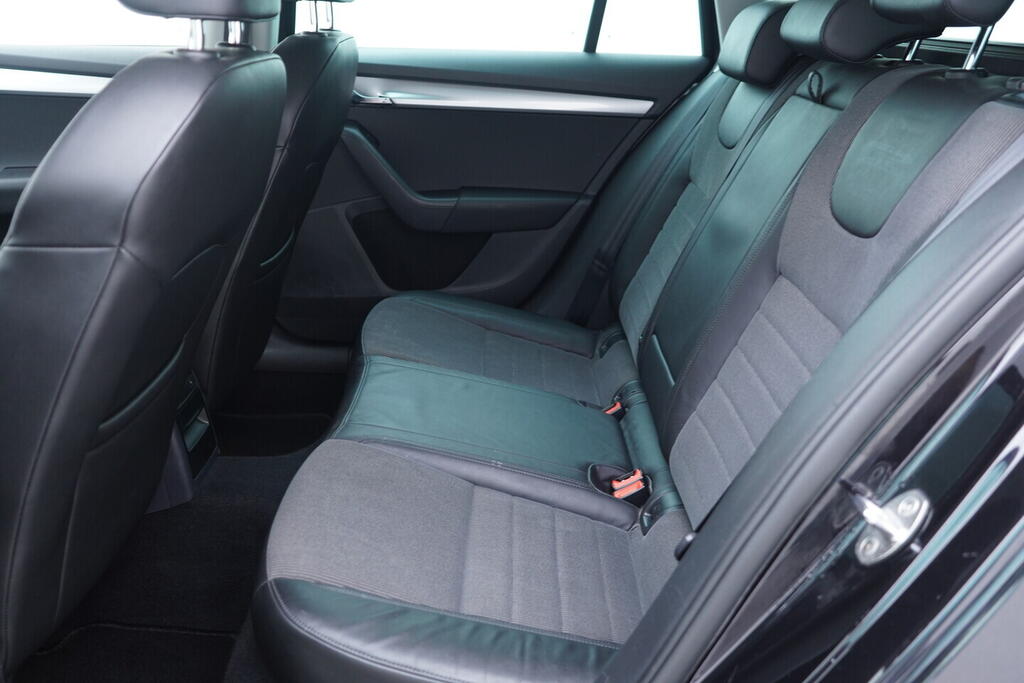 OV190V06877_36.webp_OCTAVIA Style Plus 2.0 TDI 110 kW automat