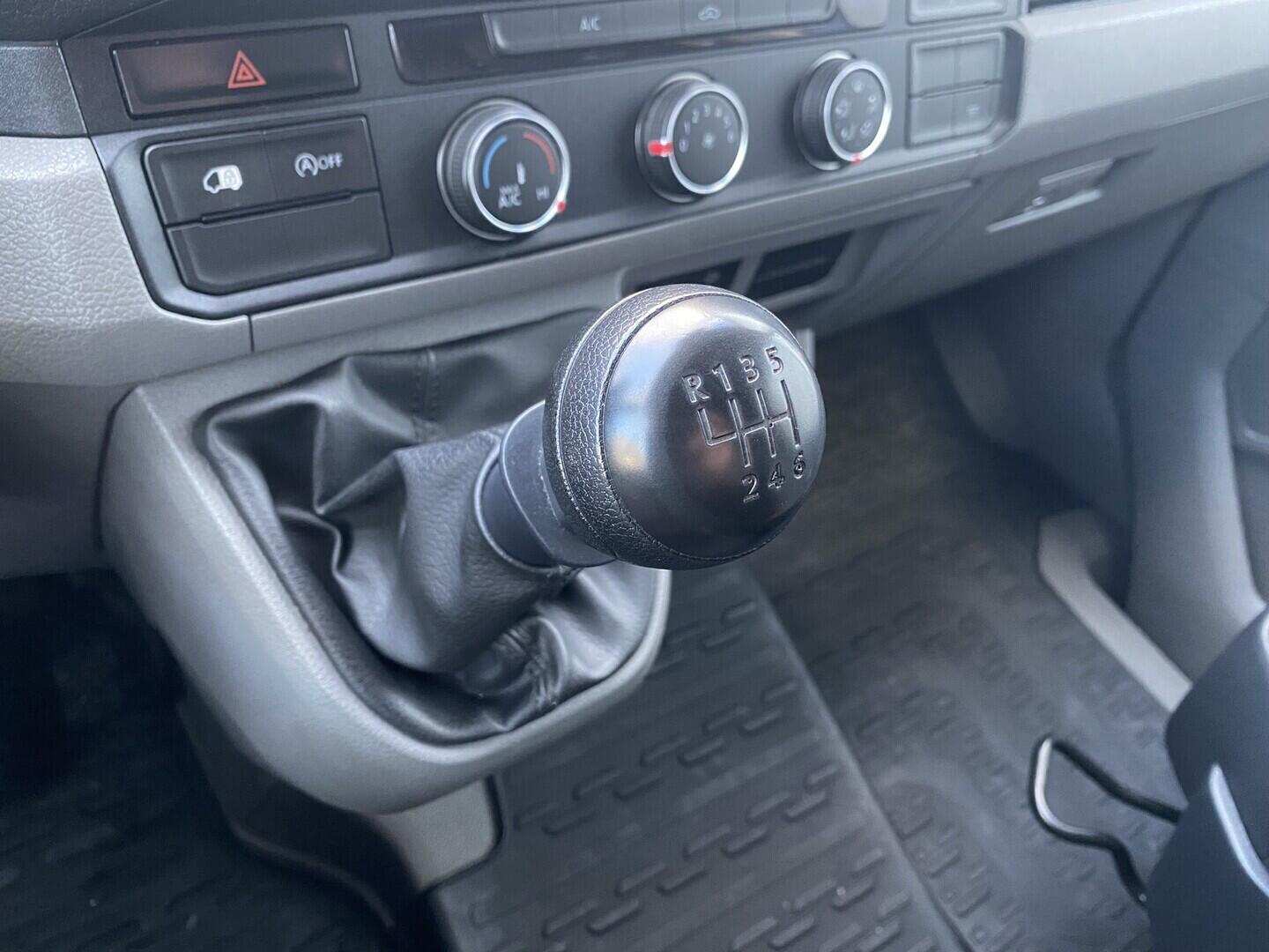 OV190V06907_24.webp_CRAFTER - SKŘÍŇOVÝ VŮZ  L1H2 2.0 TDI 103 kW manuál, DPH