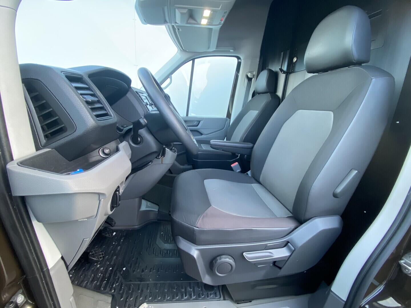 OV190V06907_26.webp_CRAFTER - SKŘÍŇOVÝ VŮZ  L1H2 2.0 TDI 103 kW manuál, DPH