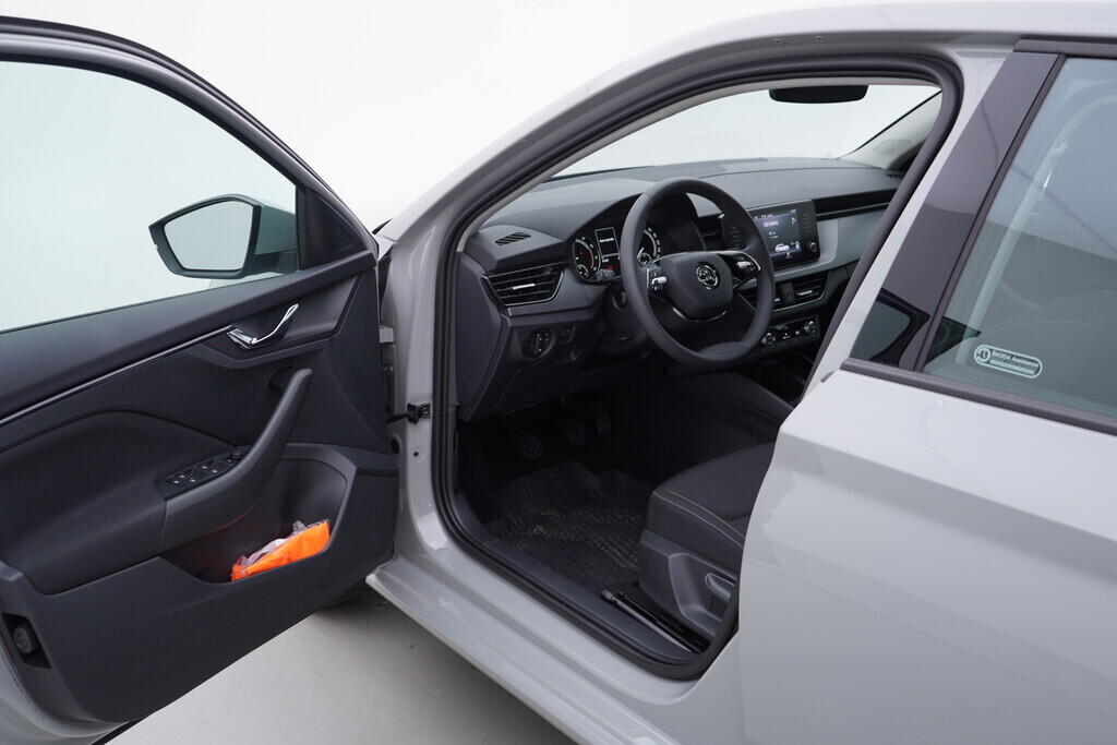 OV190V06917_18.webp_SCALA Ambition 1.0 TSI 81 kW manuál, DPH