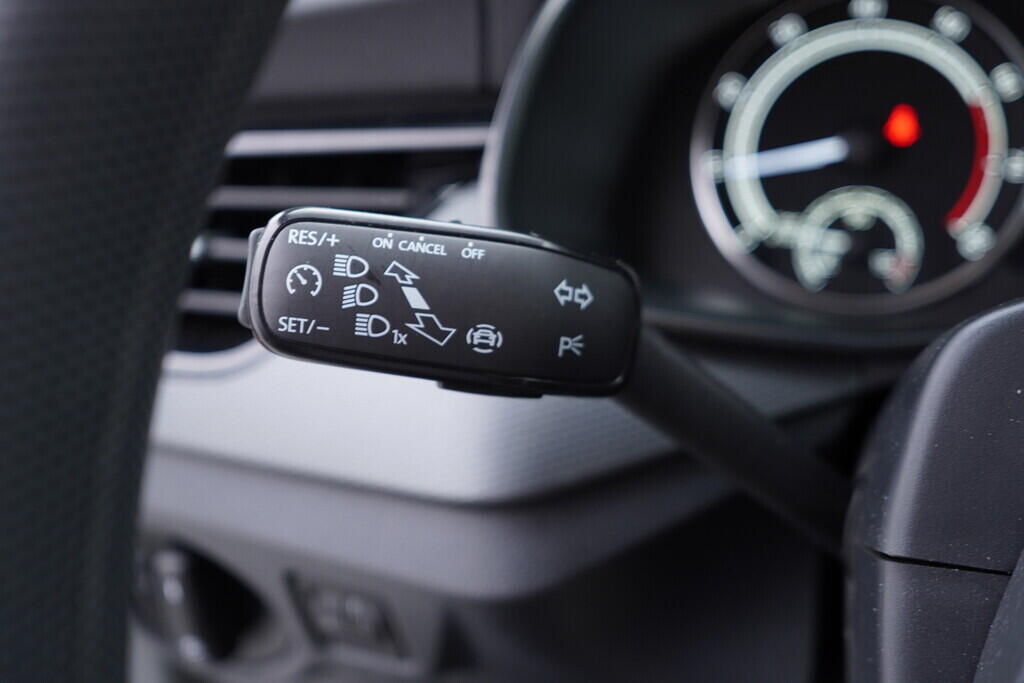 OV190V06917_23.webp_SCALA Ambition 1.0 TSI 81 kW manuál, DPH