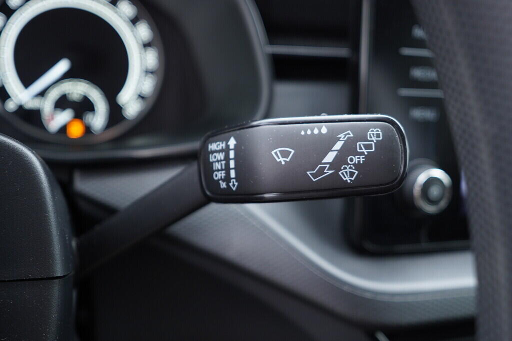 OV190V06917_24.webp_SCALA Ambition 1.0 TSI 81 kW manuál, DPH