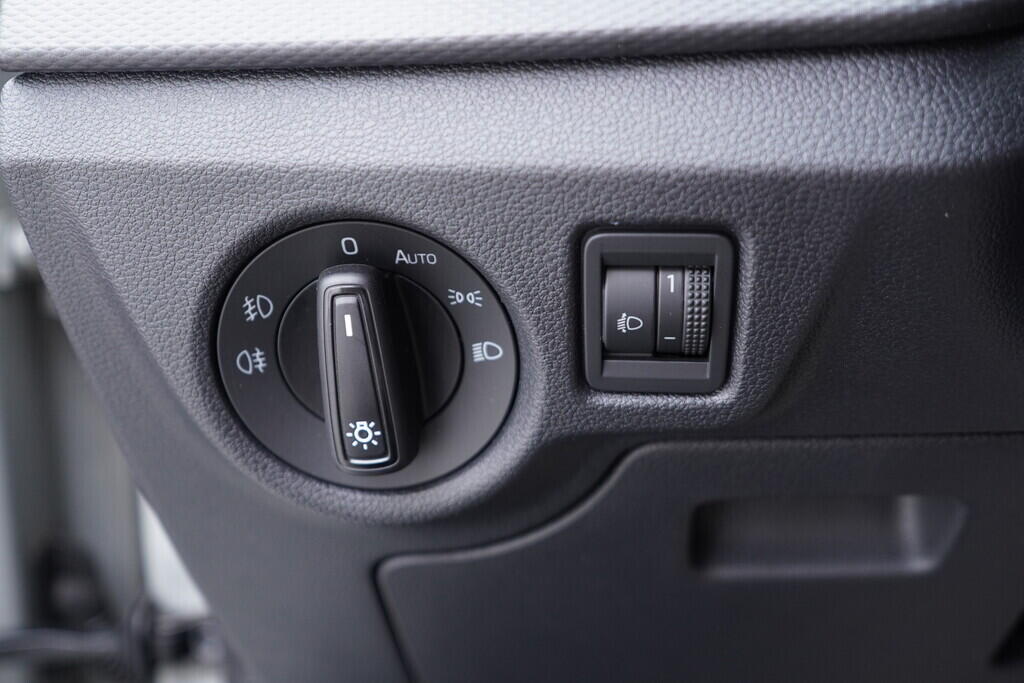 OV190V06917_27.webp_SCALA Ambition 1.0 TSI 81 kW manuál, DPH