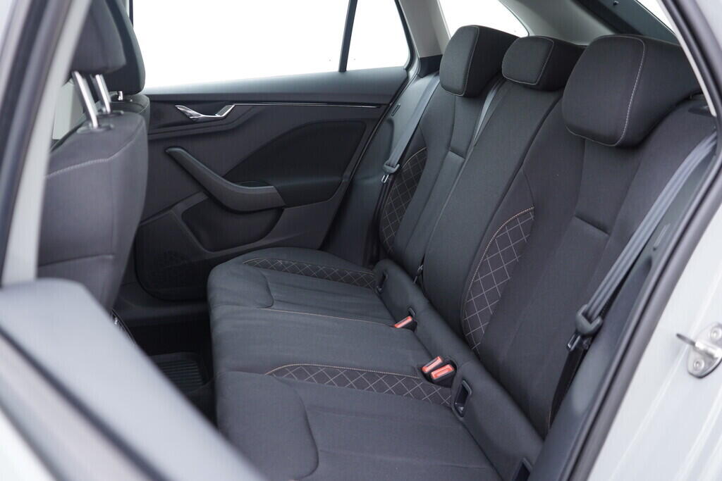 OV190V06917_40.webp_SCALA Ambition 1.0 TSI 81 kW manuál, DPH