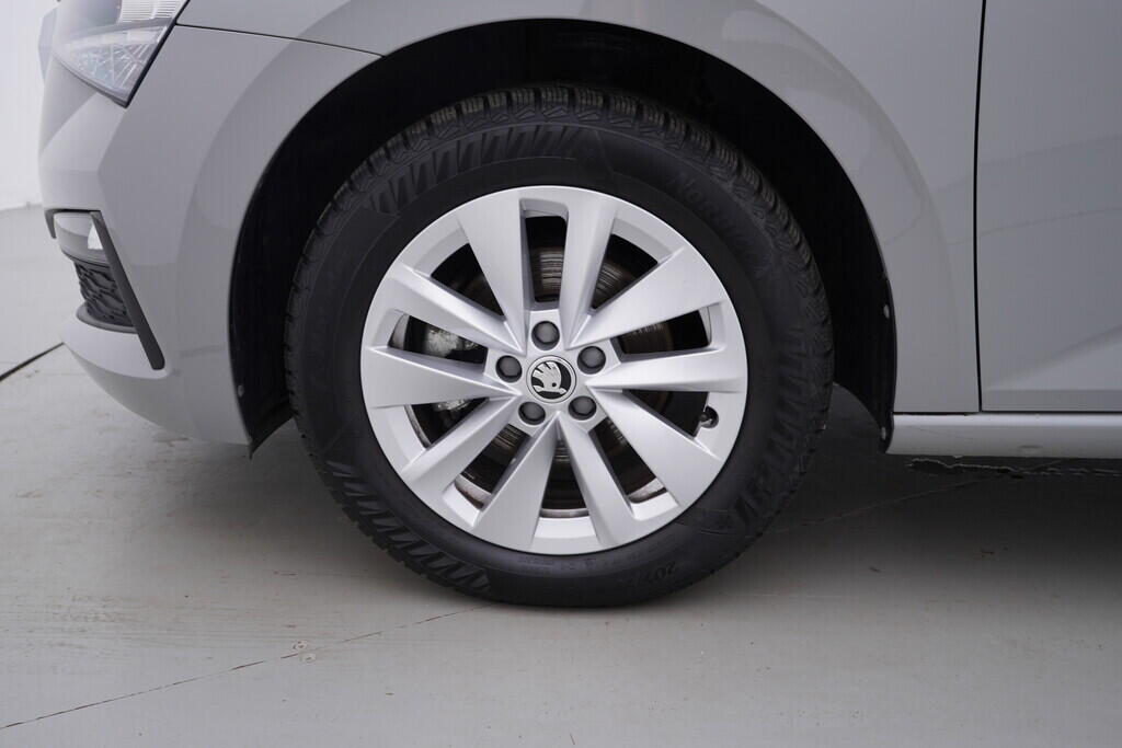 OV190V06917_44.webp_SCALA Ambition 1.0 TSI 81 kW manuál, DPH