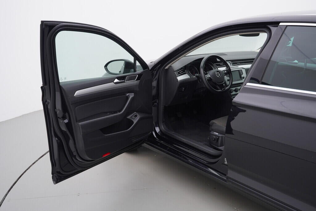 OV190V06946_18.webp_PASSAT Comfortline 1.4 TSI 110 kW manuál