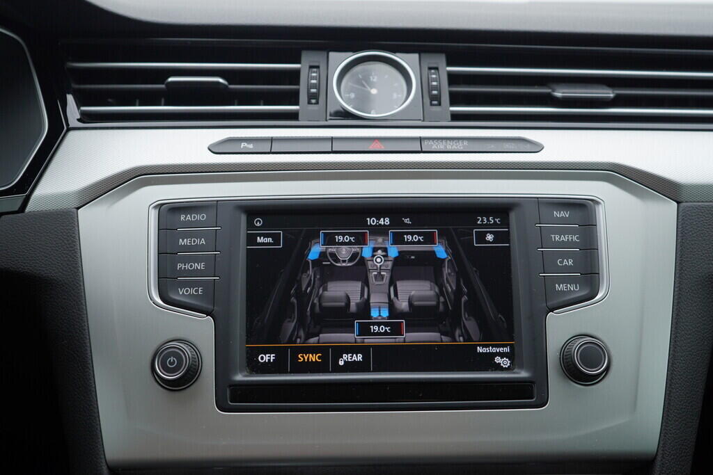 OV190V06946_35.webp_PASSAT Comfortline 1.4 TSI 110 kW manuál