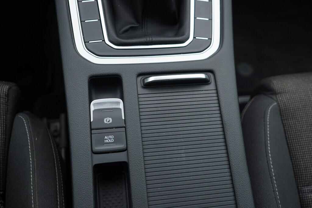 OV190V06946_38.webp_PASSAT Comfortline 1.4 TSI 110 kW manuál