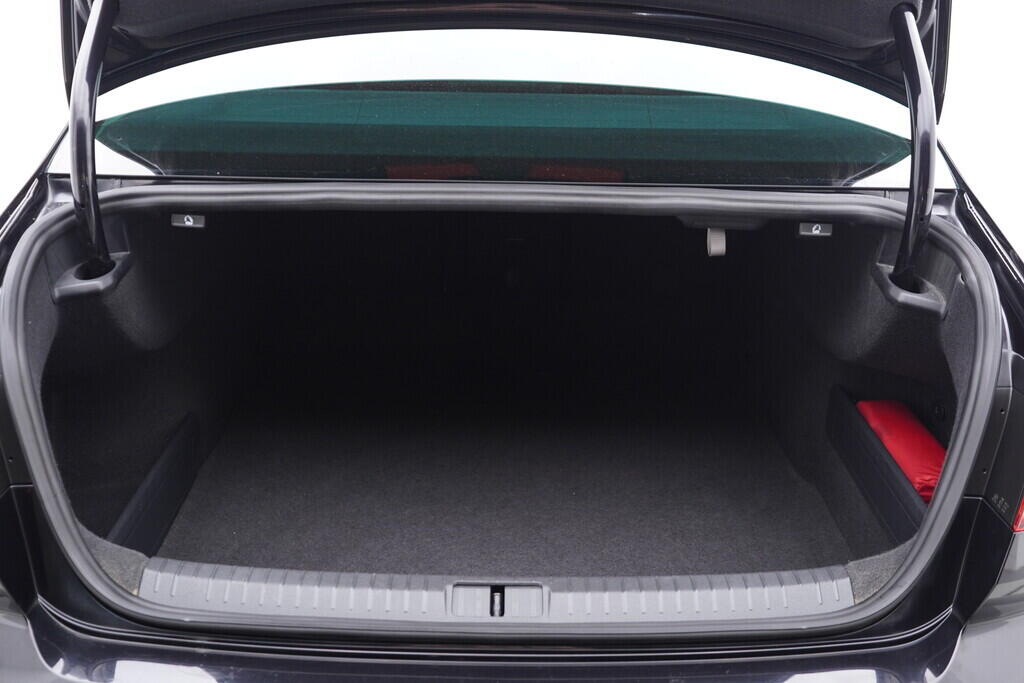 OV190V06946_40.webp_PASSAT Comfortline 1.4 TSI 110 kW manuál