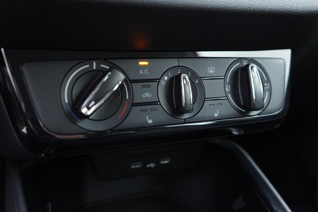 OV190V07036_31.webp_FABIA Selection 1.0 TSI 70 kW manuál, DPH