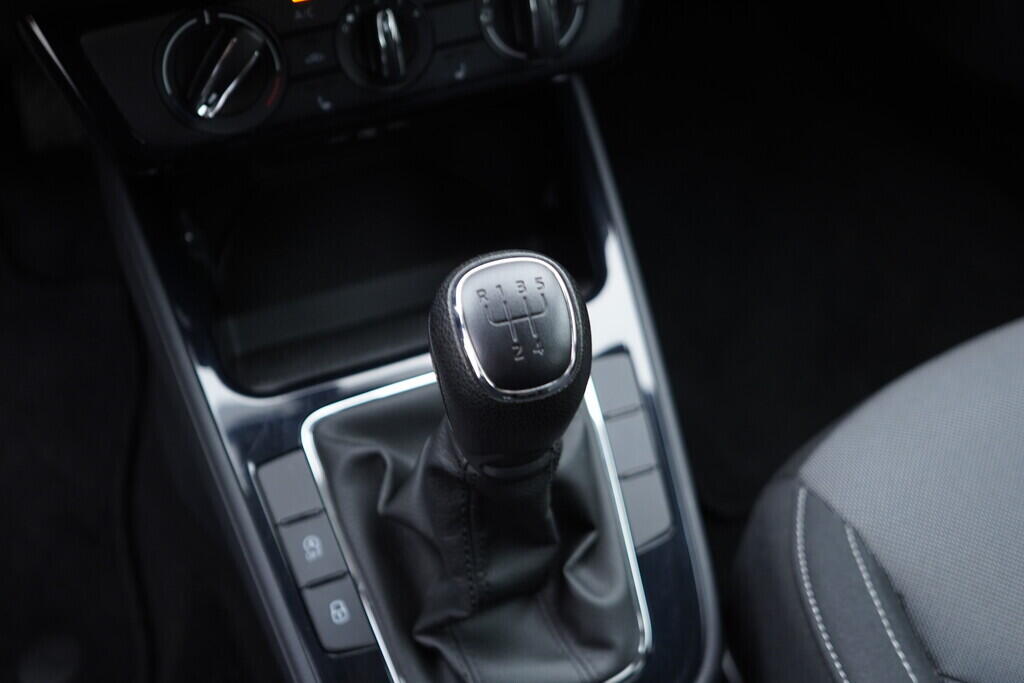 OV190V07036_32.webp_FABIA Selection 1.0 TSI 70 kW manuál, DPH