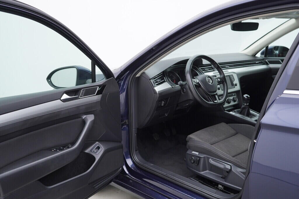 OV190V07079_18.webp_PASSAT VARIANT Comfortline 2.0 TDI 110 kW manuál