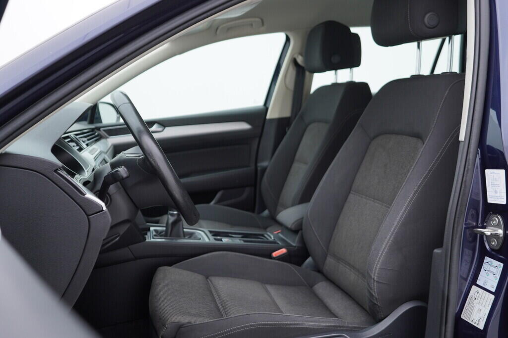 OV190V07079_25.webp_PASSAT VARIANT Comfortline 2.0 TDI 110 kW manuál