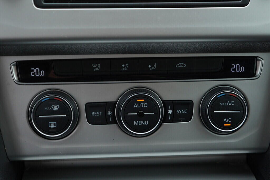 OV190V07079_34.webp_PASSAT VARIANT Comfortline 2.0 TDI 110 kW manuál