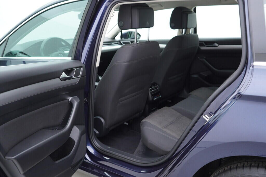 OV190V07079_37.webp_PASSAT VARIANT Comfortline 2.0 TDI 110 kW manuál