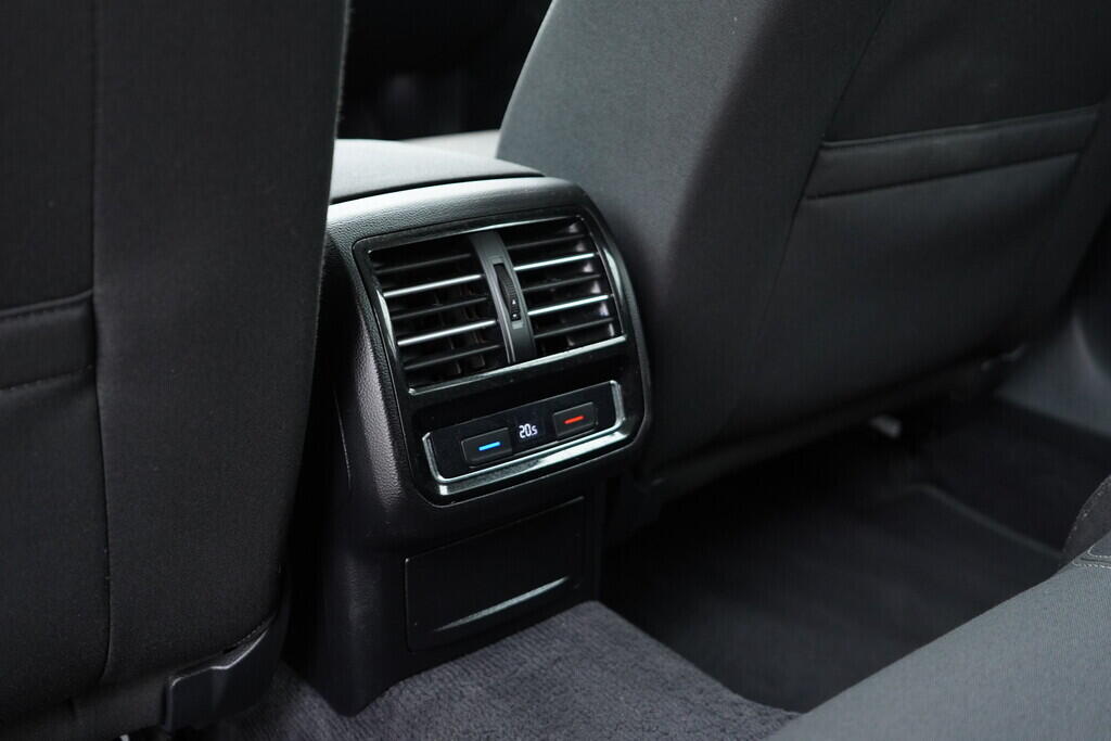 OV190V07079_38.webp_PASSAT VARIANT Comfortline 2.0 TDI 110 kW manuál