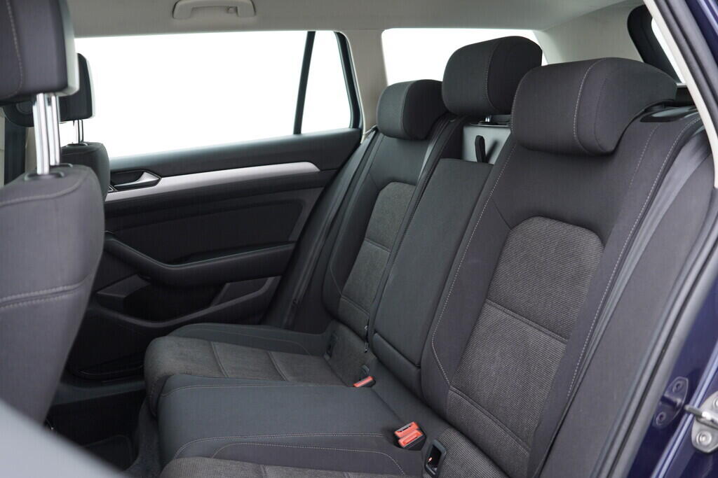 OV190V07079_39.webp_PASSAT VARIANT Comfortline 2.0 TDI 110 kW manuál