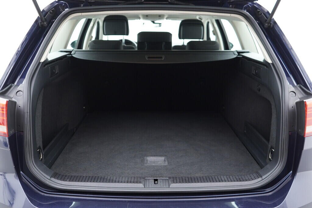 OV190V07079_40.webp_PASSAT VARIANT Comfortline 2.0 TDI 110 kW manuál