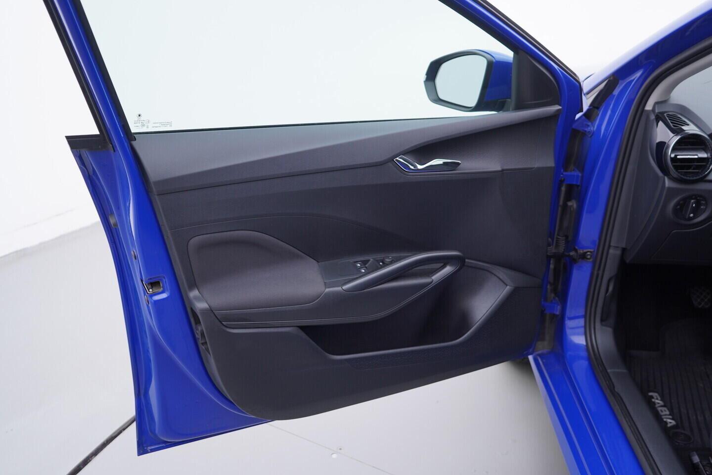 OV190V07133_19.webp_FABIA Ambition 1.0 MPI 59 kW manuál, DPH